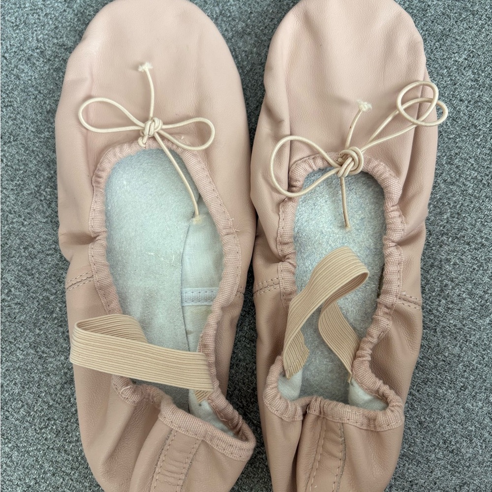 Used Bloch Pink Ballet Shoes with Elastic Straps size 6.5 B